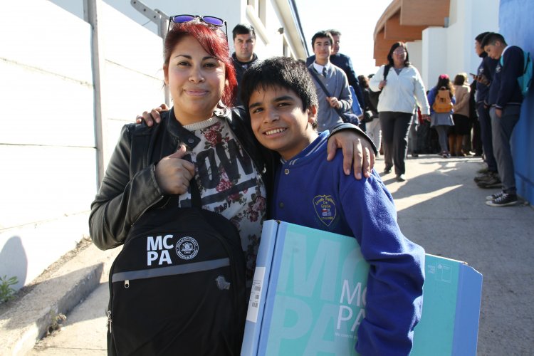 880 ESTUDIANTES DE COQUIMBO SE INTEGRAN AL MUNDO DIGITAL CON COMPUTADORES DE ÚLTIMA GENERACIÓN