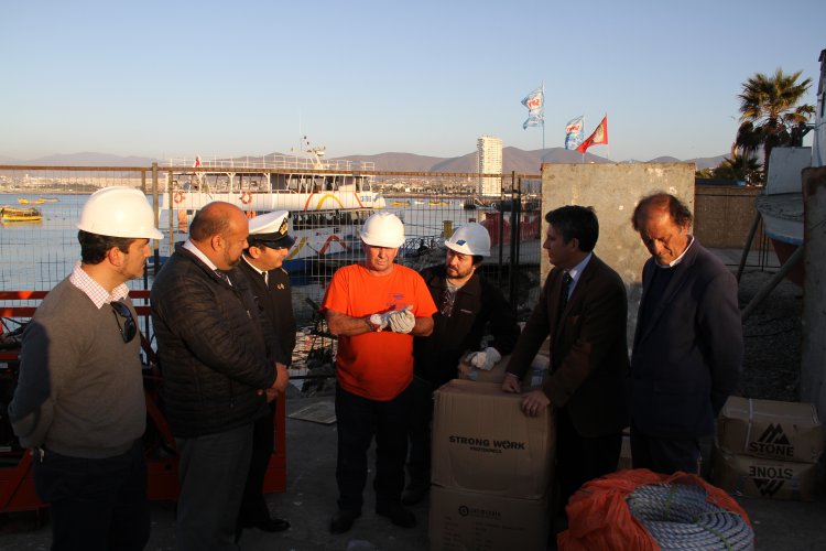 LLEGA EQUIPAMIENTO PARA DRENAJE DE RESTOS OLEOSOS DE BARCO DON HUMBERTO