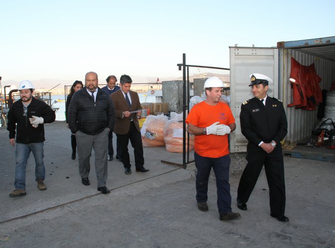 LLEGA EQUIPAMIENTO PARA DRENAJE DE RESTOS OLEOSOS DE BARCO DON HUMBERTO