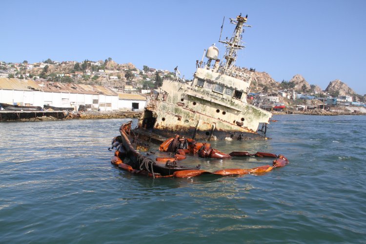 LLEGA EQUIPAMIENTO PARA DRENAJE DE RESTOS OLEOSOS DE BARCO DON HUMBERTO