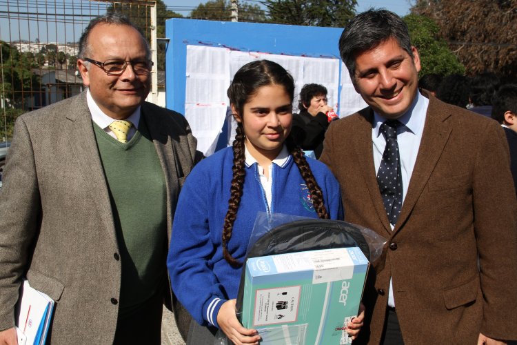 880 ESTUDIANTES DE COQUIMBO SE INTEGRAN AL MUNDO DIGITAL CON COMPUTADORES DE ÚLTIMA GENERACIÓN