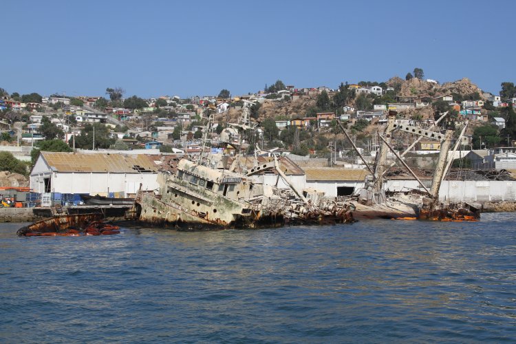 LLEGA EQUIPAMIENTO PARA DRENAJE DE RESTOS OLEOSOS DE BARCO DON HUMBERTO