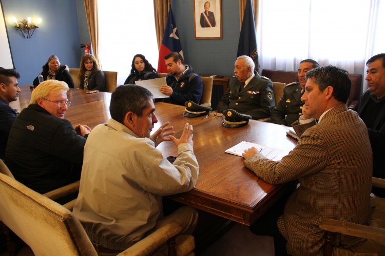 GOBIERNO ENTREGA $200 MILLONES PARA REPONER CARRO DE BOMBEROS DAÑADO POR TSUNAMI