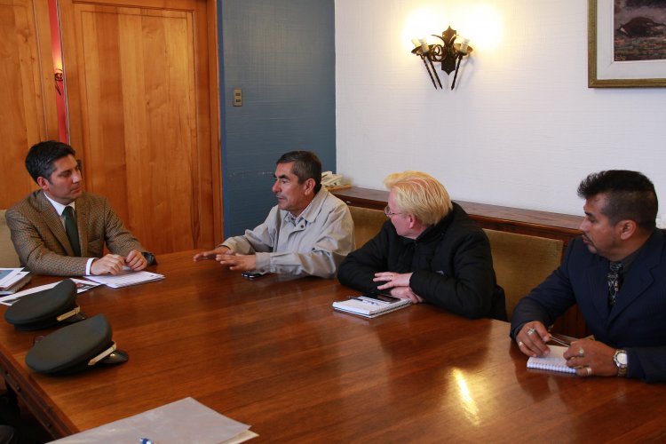 GOBIERNO ENTREGA $200 MILLONES PARA REPONER CARRO DE BOMBEROS DAÑADO POR TSUNAMI