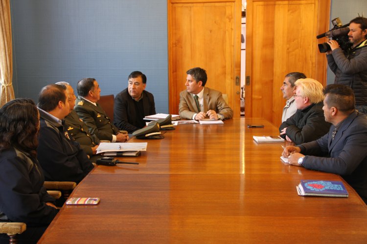 GOBIERNO ENTREGA $200 MILLONES PARA REPONER CARRO DE BOMBEROS DAÑADO POR TSUNAMI