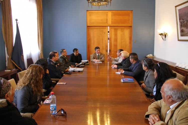 GOBIERNO ENTREGA $200 MILLONES PARA REPONER CARRO DE BOMBEROS DAÑADO POR TSUNAMI