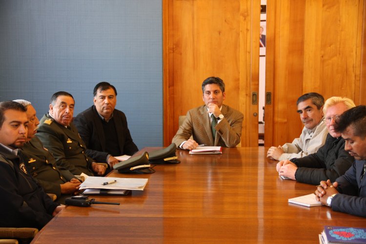 GOBIERNO ENTREGA $200 MILLONES PARA REPONER CARRO DE BOMBEROS DAÑADO POR TSUNAMI