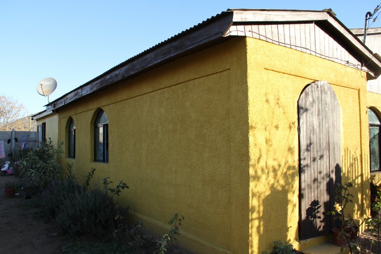 FAMILIAS DE PUNITAQUI REFUERZAN SUS VIVIENDAS TRAS DAÑOS DEL TERREMOTO