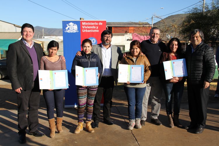FAMILIAS DE PUNITAQUI REFUERZAN SUS VIVIENDAS TRAS DAÑOS DEL TERREMOTO