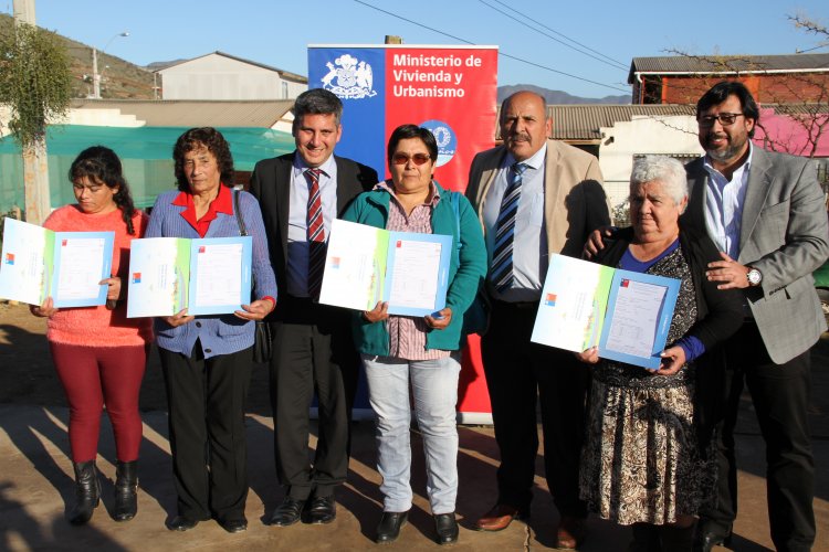 FAMILIAS DE PUNITAQUI REFUERZAN SUS VIVIENDAS TRAS DAÑOS DEL TERREMOTO