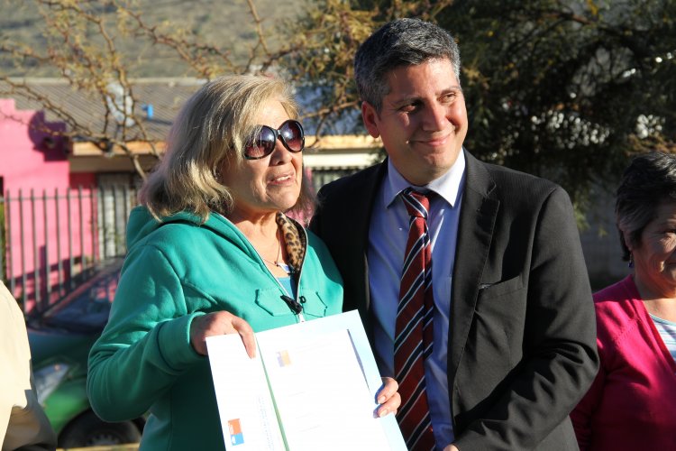 FAMILIAS DE PUNITAQUI REFUERZAN SUS VIVIENDAS TRAS DAÑOS DEL TERREMOTO