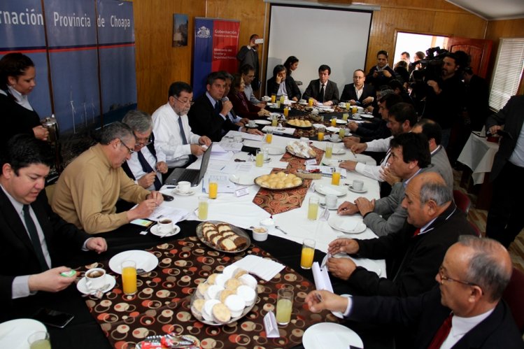 GOBIERNO Y ALCALDES ACUERDAN RESOLVER LOS PUNTOS CRÍTICOS DEL PROCESO DE EMERGENCIA