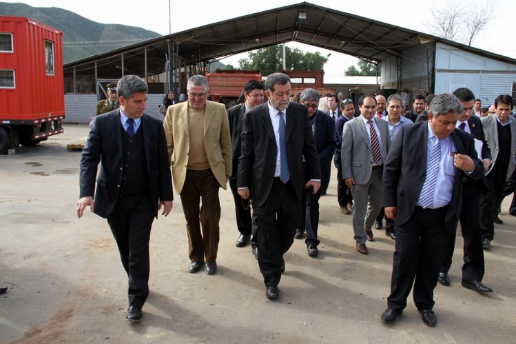 GOBIERNO Y ALCALDES ACUERDAN RESOLVER LOS PUNTOS CRÍTICOS DEL PROCESO DE EMERGENCIA