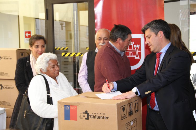 VECINOS DE 23 ORGANIZACIONES SOCIALES DE LA SERENA RECIBIERON COMPUTADORES DE FUNDACIÓN CHILENTER