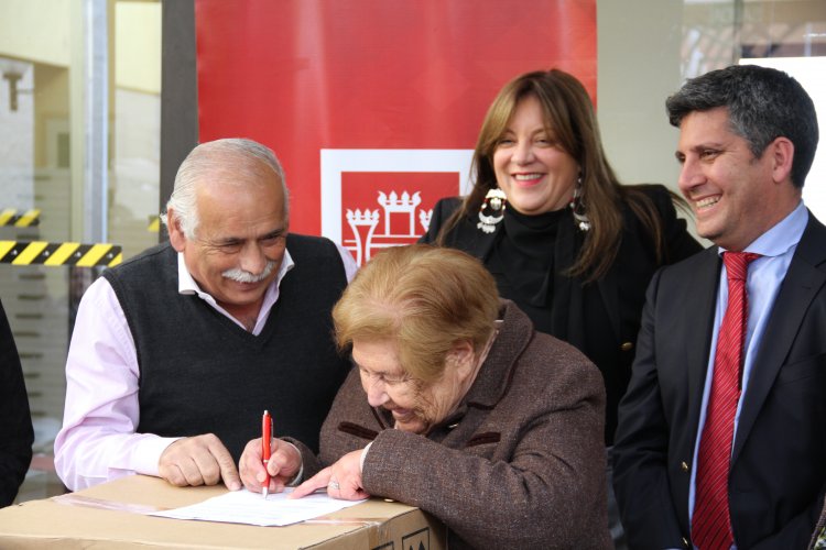 VECINOS DE 23 ORGANIZACIONES SOCIALES DE LA SERENA RECIBIERON COMPUTADORES DE FUNDACIÓN CHILENTER