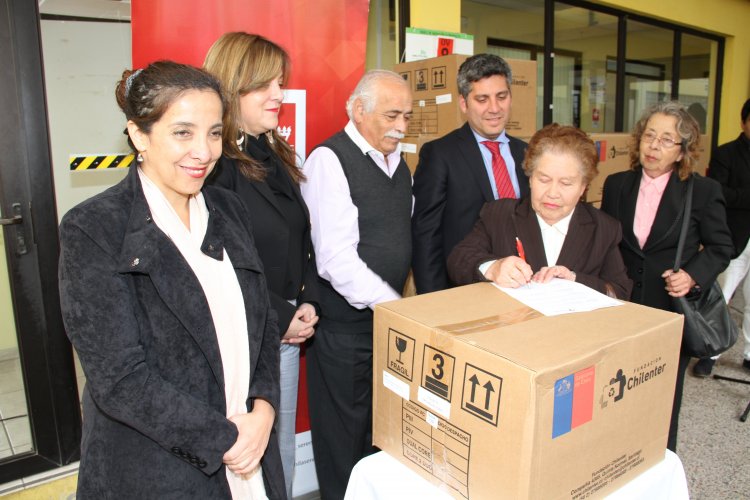 VECINOS DE 23 ORGANIZACIONES SOCIALES DE LA SERENA RECIBIERON COMPUTADORES DE FUNDACIÓN CHILENTER
