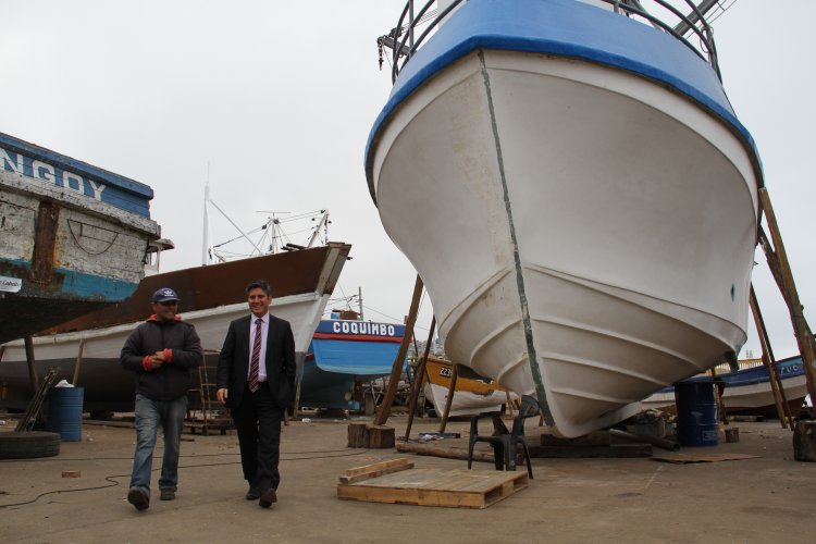 PESCADORES DE COQUIMBO CONCUERDAN EN AVANCES Y APOYO DEL GOBIERNO A CASI UN AÑO DEL TSUNAMI