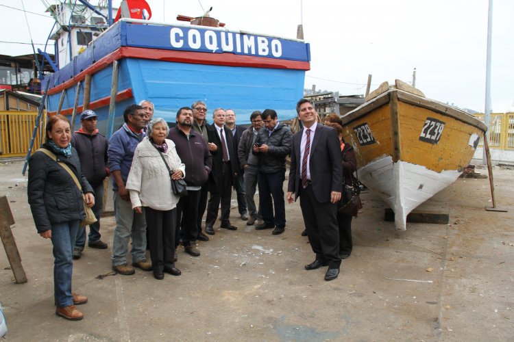 PESCADORES DE COQUIMBO CONCUERDAN EN AVANCES Y APOYO DEL GOBIERNO A CASI UN AÑO DEL TSUNAMI