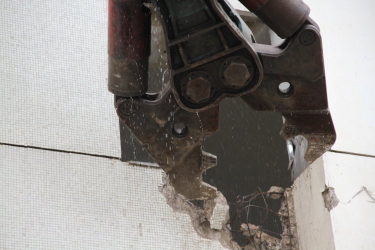 COMIENZA DEMOLICIÓN DEL HOSPITAL DE COQUIMBO EN LA TORRE ANTIGUA DAÑADA POR EL TERREMOTO