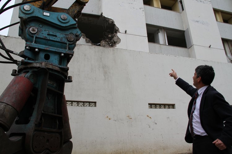 COMIENZA DEMOLICIÓN DEL HOSPITAL DE COQUIMBO EN LA TORRE ANTIGUA DAÑADA POR EL TERREMOTO