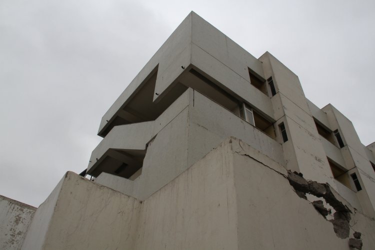 COMIENZA DEMOLICIÓN DEL HOSPITAL DE COQUIMBO EN LA TORRE ANTIGUA DAÑADA POR EL TERREMOTO