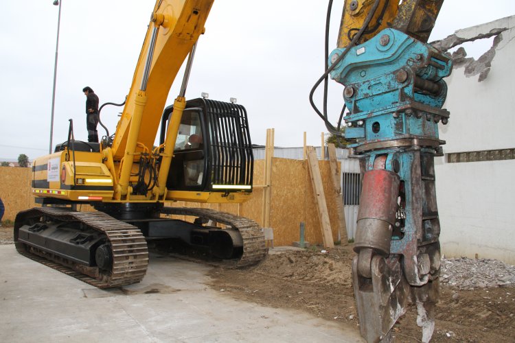 COMIENZA DEMOLICIÓN DEL HOSPITAL DE COQUIMBO EN LA TORRE ANTIGUA DAÑADA POR EL TERREMOTO