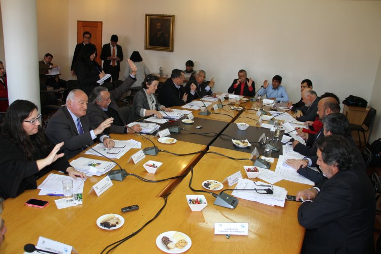 GOBIERNO REGIONAL APRUEBA MÁS DE $2800 MILLONES PARA OBRAS EN CALETAS, ELECTRIFICACIÓN Y VIALIDAD