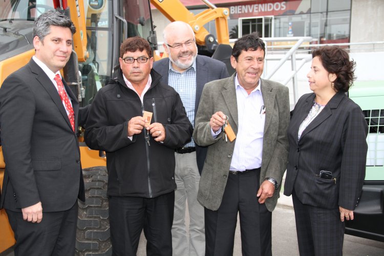 MINISTRA WILLIAMS ENTREGA MÁS DE 460 MILLONES QUE BENEFICIARÁN A MÁS DE MIL PEQUEÑOS MINEROS DE LA REGIÓN