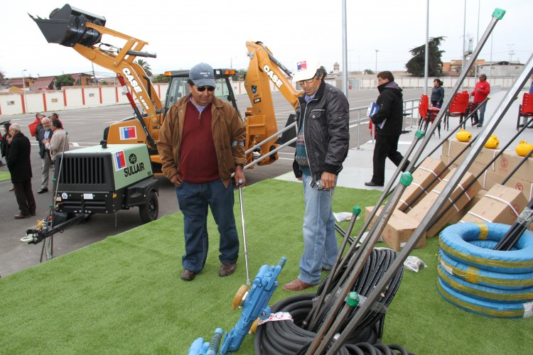 MINISTRA WILLIAMS ENTREGA MÁS DE 460 MILLONES QUE BENEFICIARÁN A MÁS DE MIL PEQUEÑOS MINEROS DE LA REGIÓN