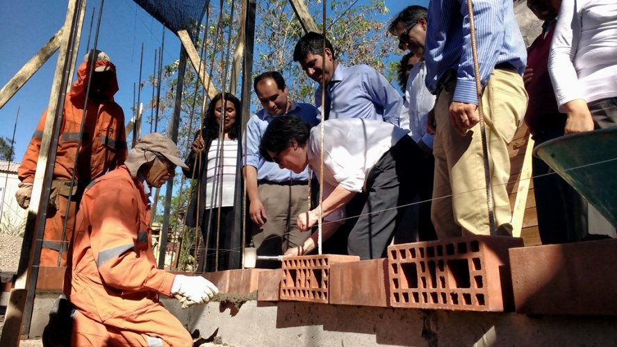 GOBIERNO INSPECCIONA AVANCE DE LA RECONSTRUCCIÓN EN VIVIENDAS DAÑADAS POR EL TERREMOTO DEL 16S