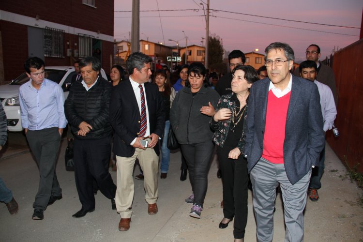 GOBIERNO INSPECCIONA AVANCE DE LA RECONSTRUCCIÓN EN VIVIENDAS DAÑADAS POR EL TERREMOTO DEL 16S