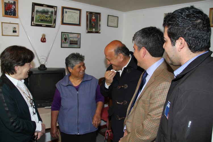 GOBIERNO INSPECCIONA AVANCE DE LA RECONSTRUCCIÓN EN VIVIENDAS DAÑADAS POR EL TERREMOTO DEL 16S