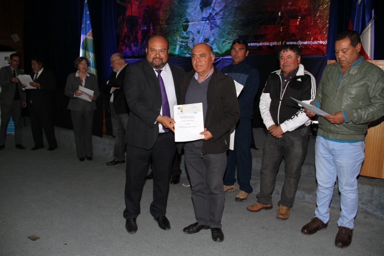 GOBIERNO REGIONAL REALIZA MASIVA ENTREGA DE FONDOS CONCURSABLES A GESTORES DE ELQUI Y LIMARÍ