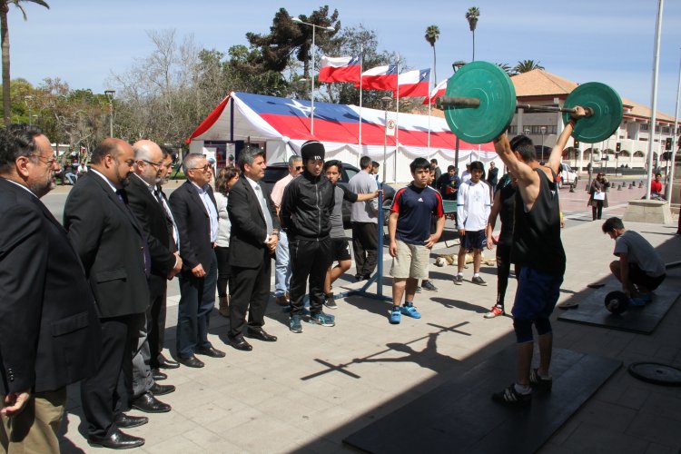 GOBIERNO REGIONAL REALIZA MASIVA ENTREGA DE FONDOS CONCURSABLES A GESTORES DE ELQUI Y LIMARÍ