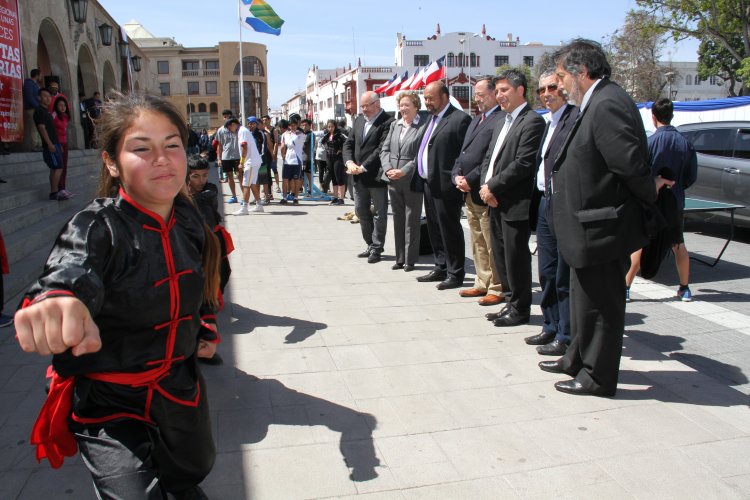 GOBIERNO REGIONAL REALIZA MASIVA ENTREGA DE FONDOS CONCURSABLES A GESTORES DE ELQUI Y LIMARÍ