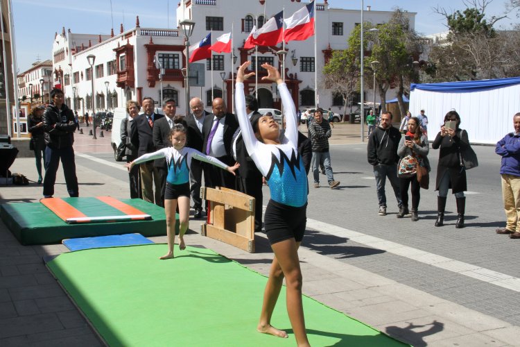 GOBIERNO REGIONAL REALIZA MASIVA ENTREGA DE FONDOS CONCURSABLES A GESTORES DE ELQUI Y LIMARÍ