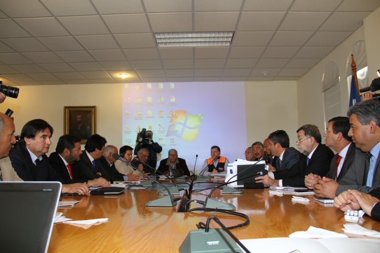 GOBIERNO CONMEMORA UN AÑO DEL 16S Y SELLA ACUERDO CON MUNICIPIOS PARA ABORDAR RECONSTRUCCIÓN