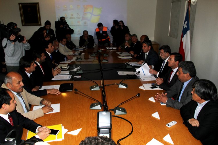 GOBIERNO CONMEMORA UN AÑO DEL 16S Y SELLA ACUERDO CON MUNICIPIOS PARA ABORDAR RECONSTRUCCIÓN