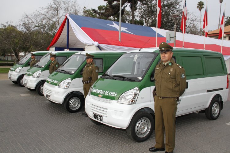 ENTREGAN NUEVOS VEHÍCULOS POLICIALES PARA CARABINEROS DE ELQUI Y LIMARÍ