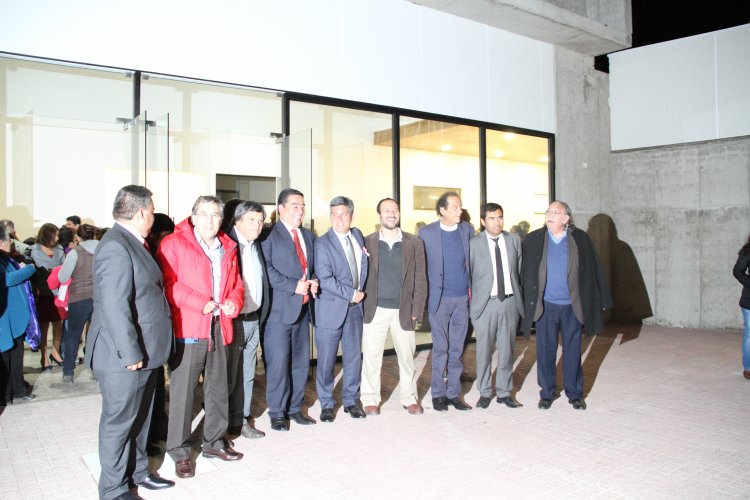 VECINOS Y VECINAS DE LOS VILOS CELEBRAN INAUGURACIÓN DE NUEVA CASA DE LA CULTURA