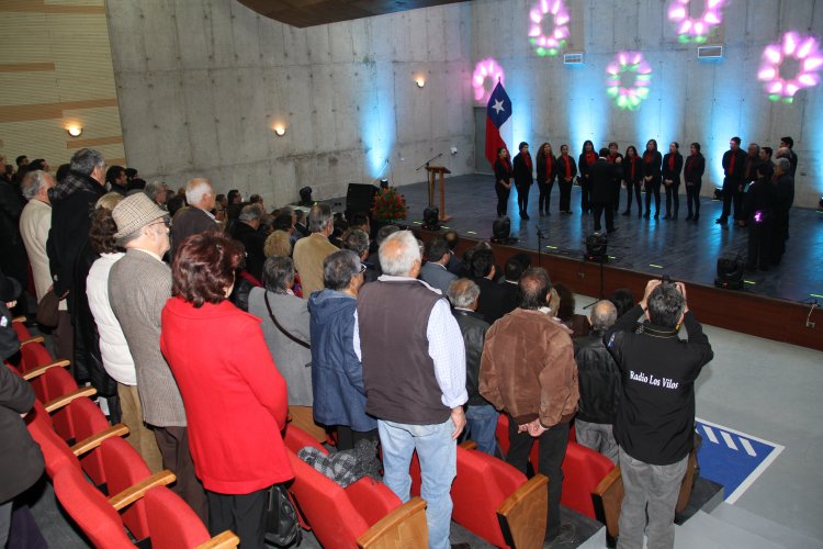VECINOS Y VECINAS DE LOS VILOS CELEBRAN INAUGURACIÓN DE NUEVA CASA DE LA CULTURA
