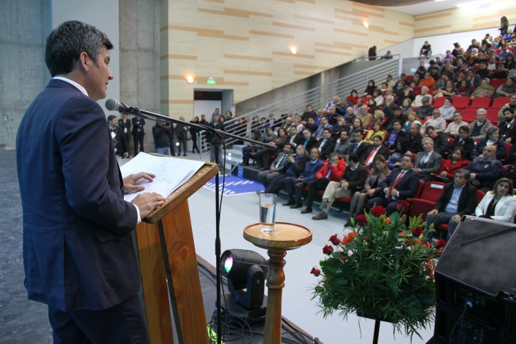 VECINOS Y VECINAS DE LOS VILOS CELEBRAN INAUGURACIÓN DE NUEVA CASA DE LA CULTURA