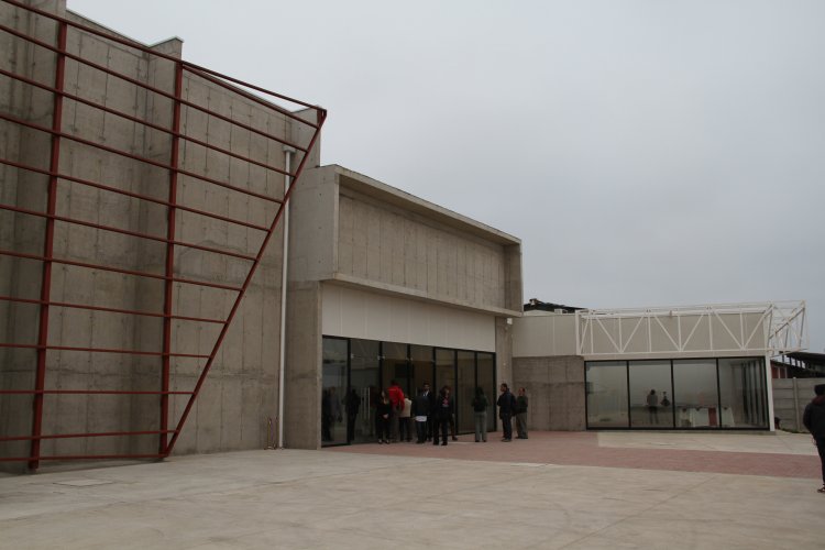 VECINOS Y VECINAS DE LOS VILOS CELEBRAN INAUGURACIÓN DE NUEVA CASA DE LA CULTURA