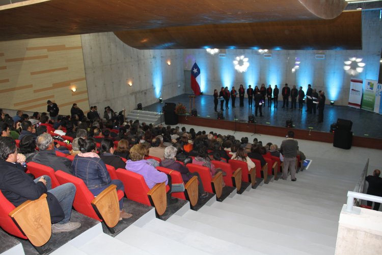 VECINOS Y VECINAS DE LOS VILOS CELEBRAN INAUGURACIÓN DE NUEVA CASA DE LA CULTURA