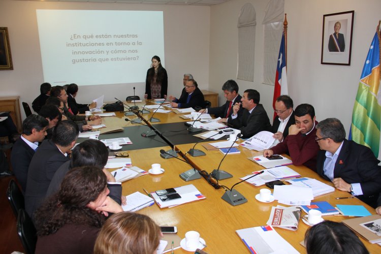 FUNCIONARIOS SE CAPACITAN EN INNOVACIÓN PARA MEJORAR EL SERVICIO PÚBLICO