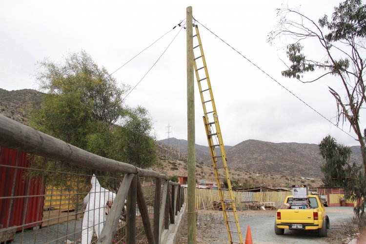LUEGO DE 30 AÑOS SIN LUZ, EL ROMERAL RECIBE SUMINISTRO ELÉCTRICO CON APOYO DEL GOBIERNO Y SECTOR PRIVADO