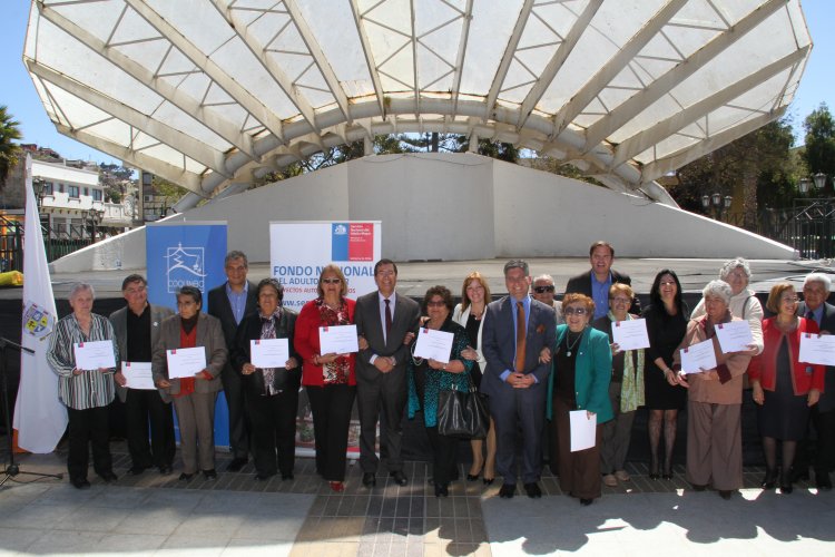 ADULTOS MAYORES DESARROLLARÁN SUS PROYECTOS CON RECURSOS OTORGADOS POR EL GOBIERNO A TRAVÉS DE SENAMA