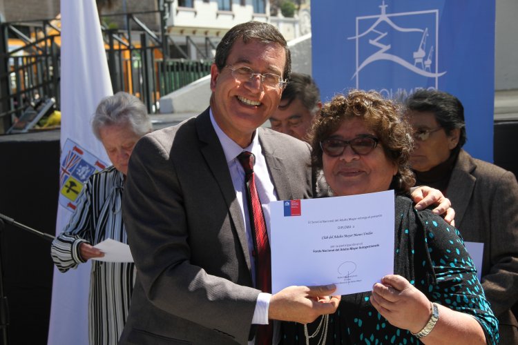 ADULTOS MAYORES DESARROLLARÁN SUS PROYECTOS CON RECURSOS OTORGADOS POR EL GOBIERNO A TRAVÉS DE SENAMA