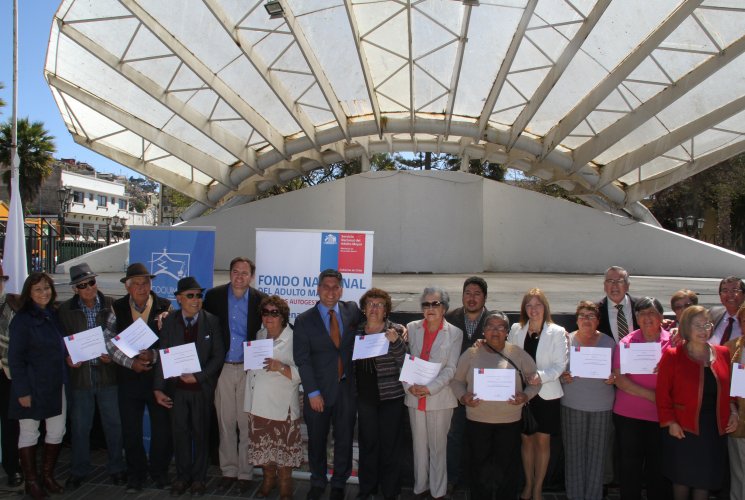 ADULTOS MAYORES DESARROLLARÁN SUS PROYECTOS CON RECURSOS OTORGADOS POR EL GOBIERNO A TRAVÉS DE SENAMA