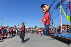 MUÑECO DE SEIS METROS RECORRIÓ LA REGIÓN ENTREGANDO UN MENSAJE PREVENTIVO